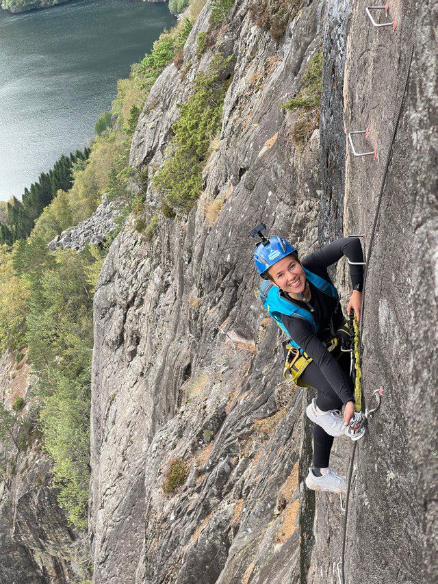 Via Ferrata over fjorden Stord folkehøgskule. klatring friluftsliv idrett